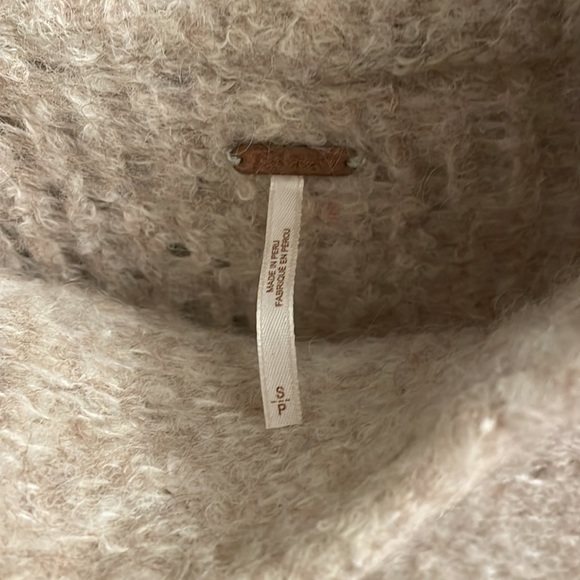 Free people turtle neck sweater - warm and cozy - Picture 2 of 2